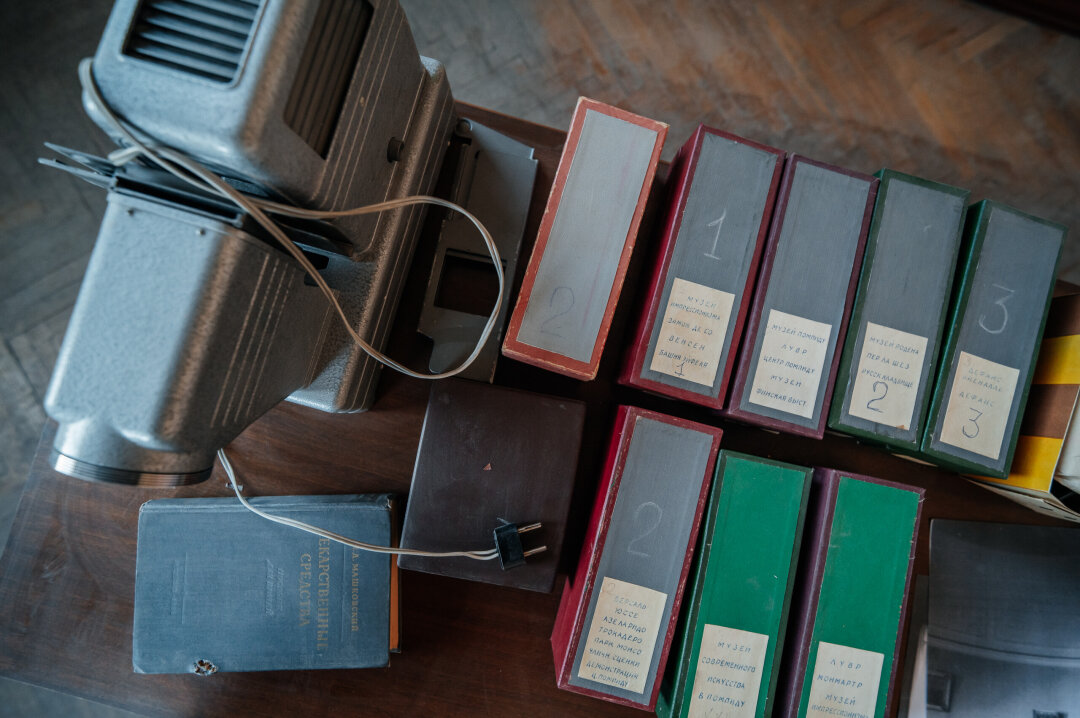 А это — коллекция воспоминаний Соколова из поездок по миру