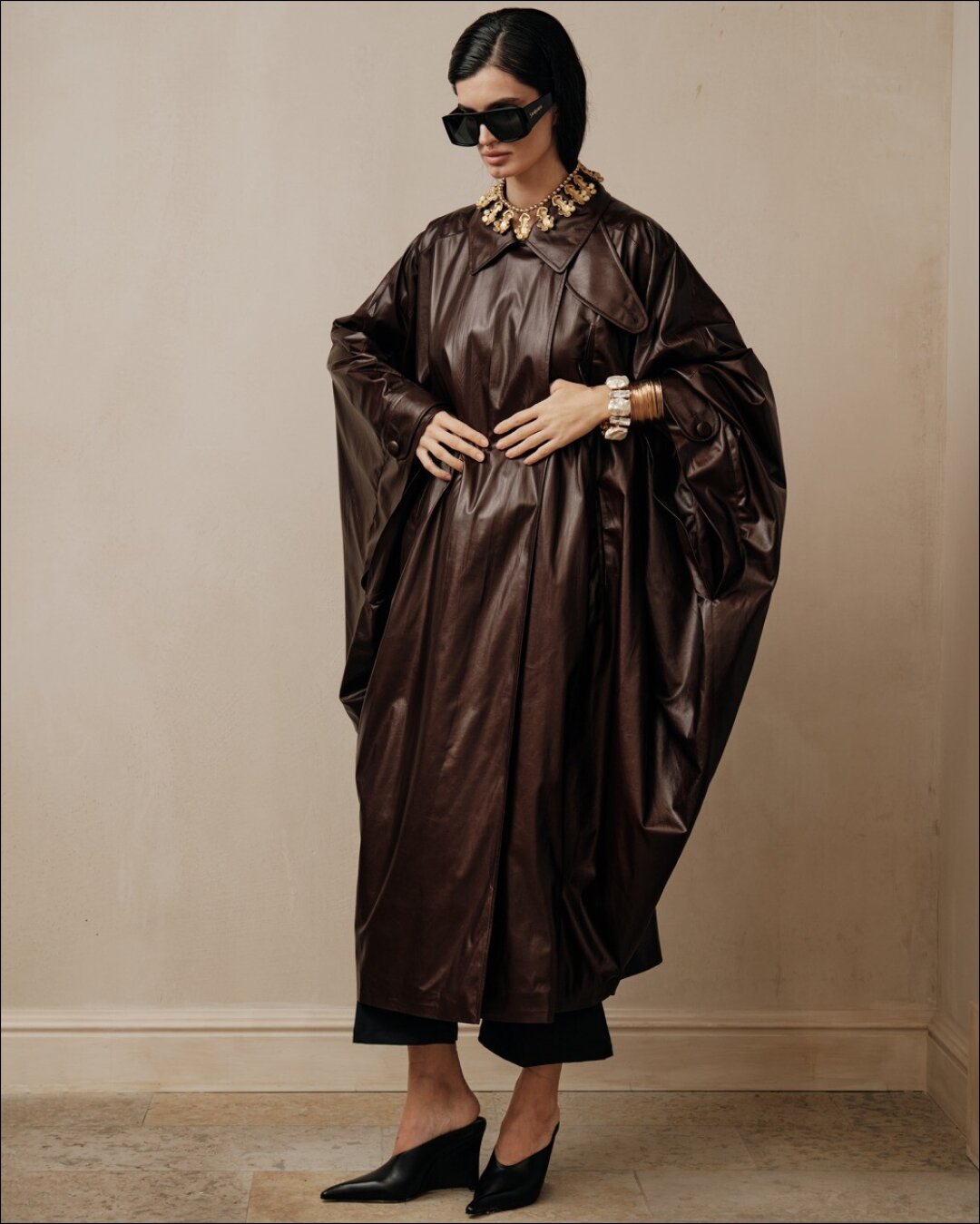 Saint Tokyo, 48 100 руб. Тебе меня не узнать, ведь я летучая мышь: знаем, но не можем доказать, что именно этим словам Филлипа Бедросовича подпевали