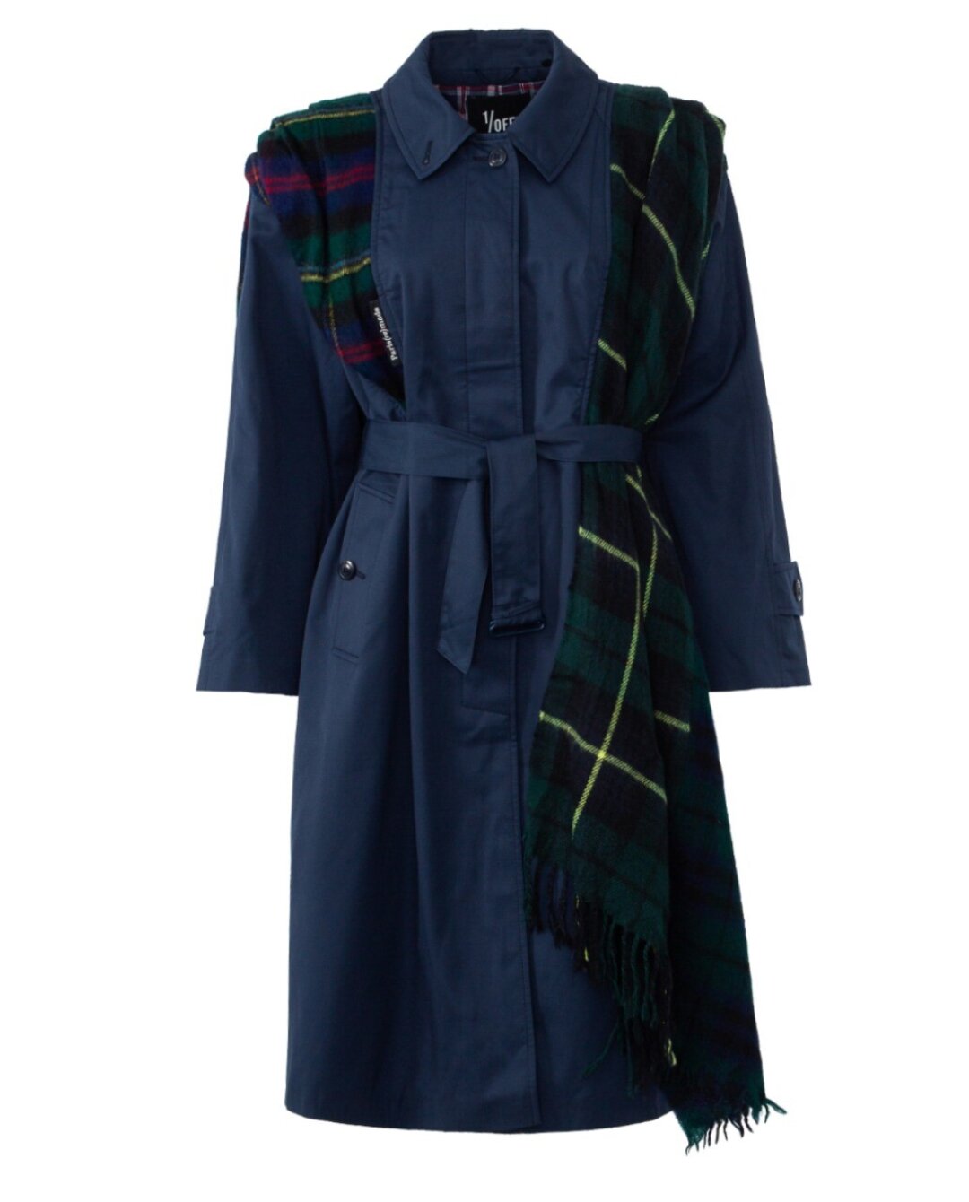 1/Off, Golden Line, 44 200 руб. Просто тренч — хорошо, а плащ со встроенным палантином от апсайкл-энтузиастов из Амстердама 1/Off — лучше!