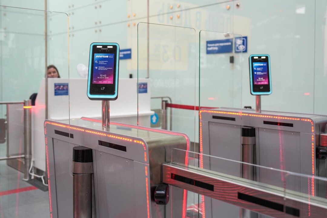 А это — оборудование для считывания биометрии в Пулково