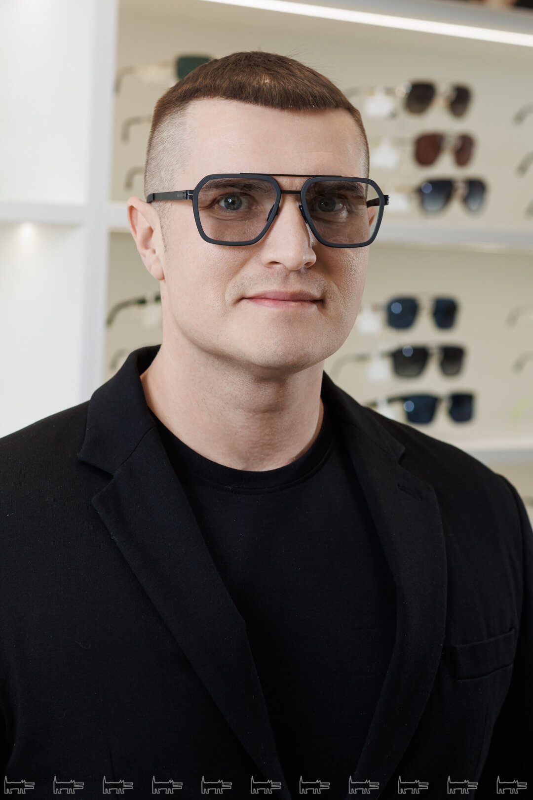 На Антоне: очки Gresso, 27 400 рублей