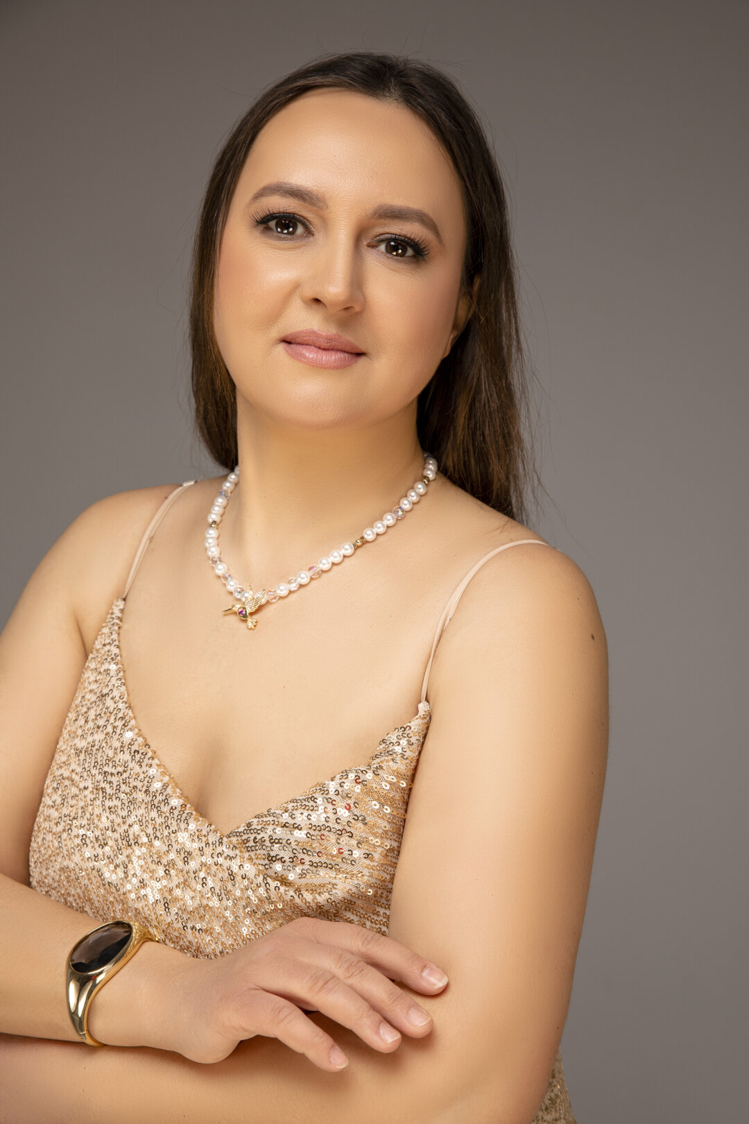 Филатова Алёна Мне 44, я мама троих замечательных детей: 22,18 и 13 лет. Иногда шучу, что прошла все этапы— от бессонных ночей до советов от взрослых