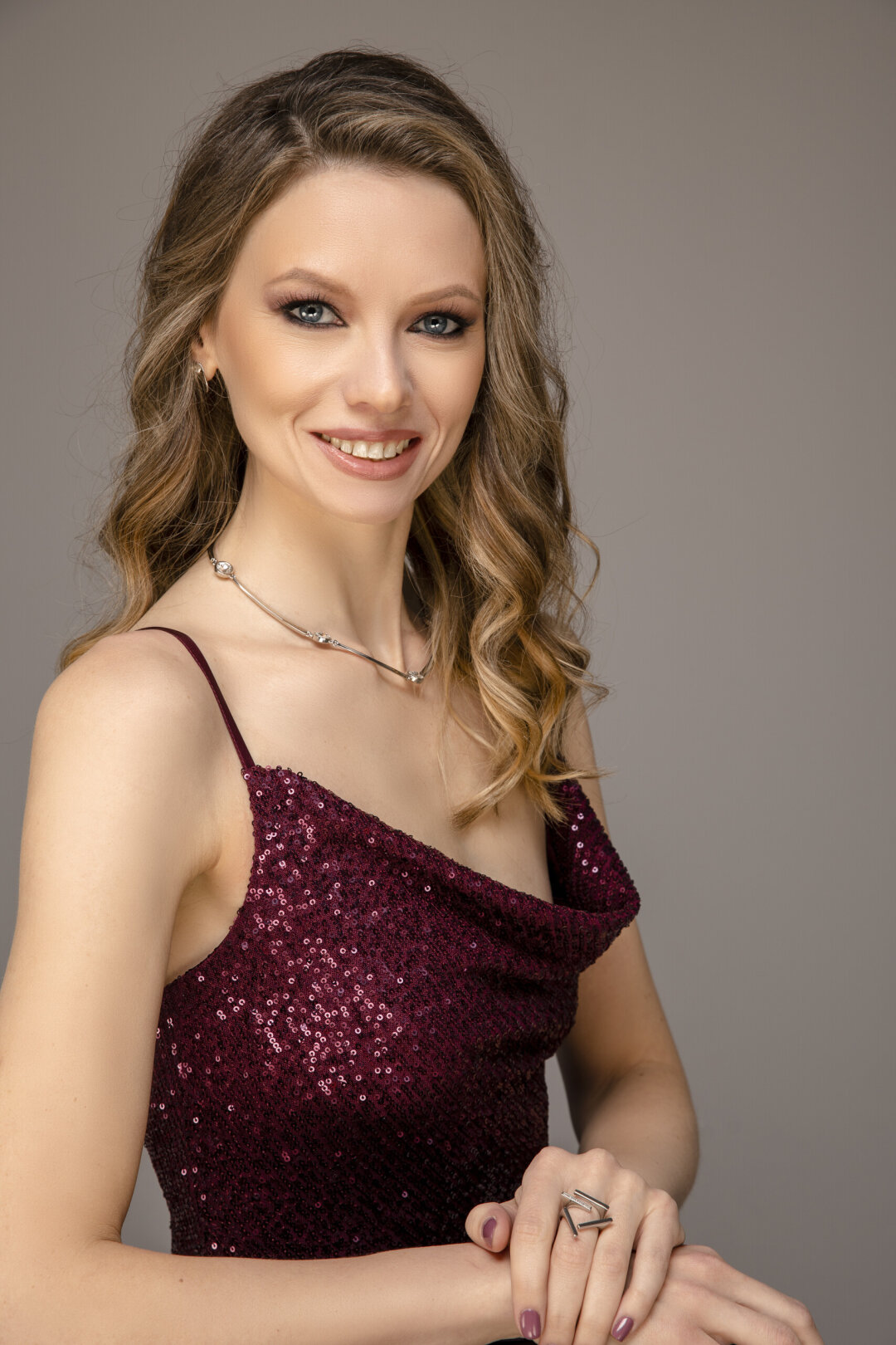 Подорожная Вера Всем привет! Меня зовут Вера Подорожная, мне 40 лет. И если вы думаете, что в 40 жизнь замедляется — вы просто не знакомы со мной