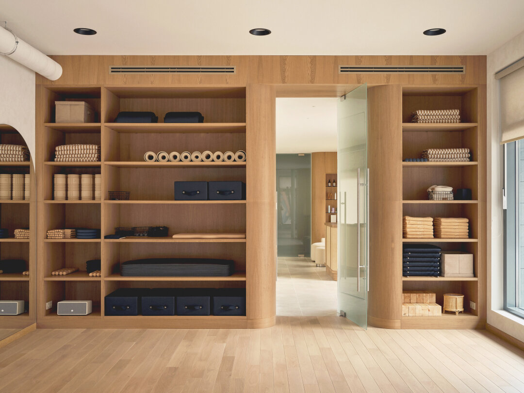 Дерево, стекло и много света — и вот готова одна из самых красивых студий пилатеса в Петербурге Botanica