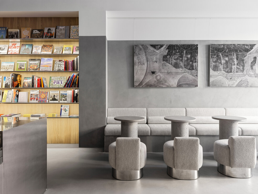 Петербургское пространство Masters Bookstore объединило книжный магазин, галерею современного искусства и кофейню