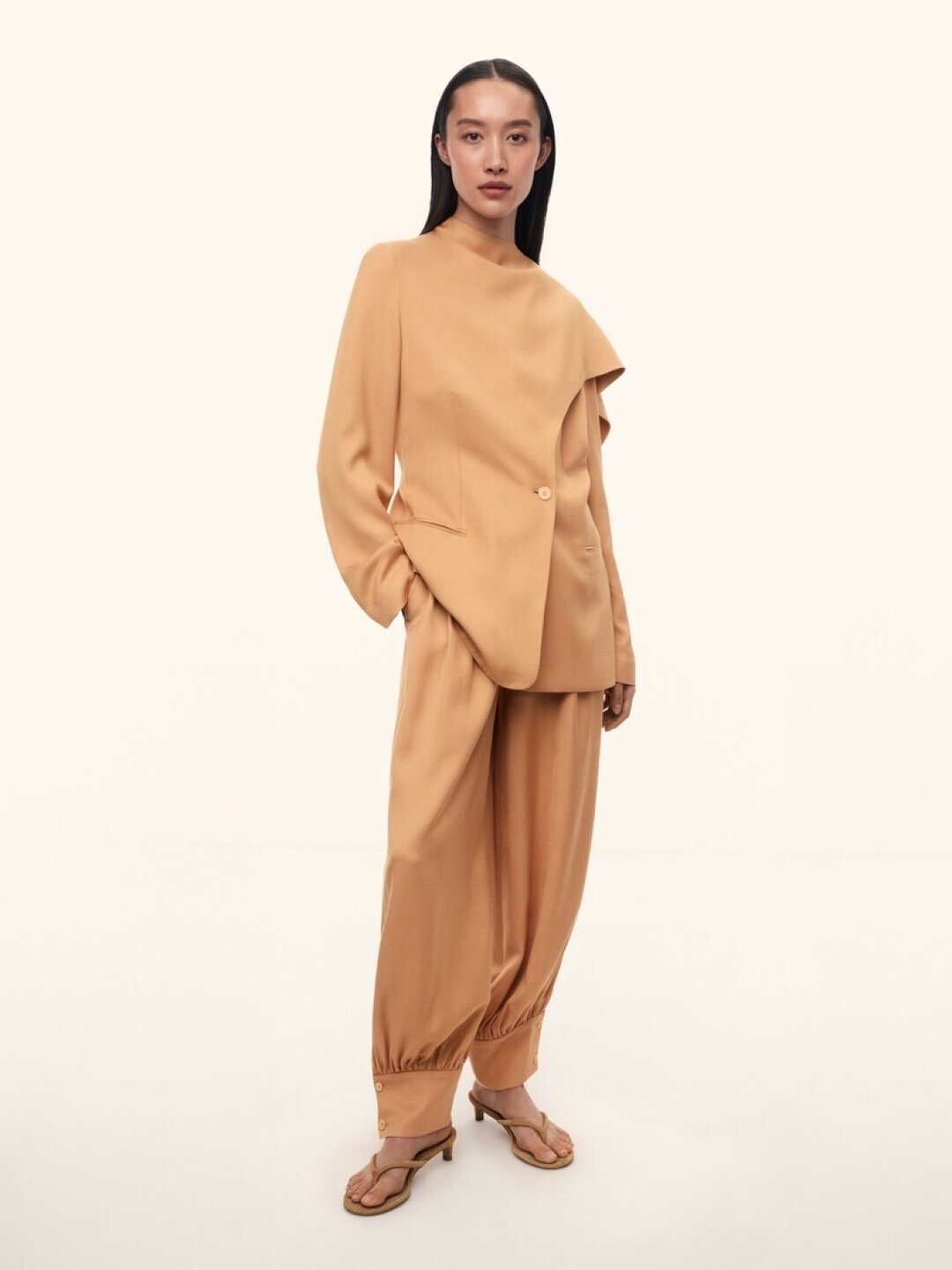 Брюки 12Storeez, 19 000 руб.