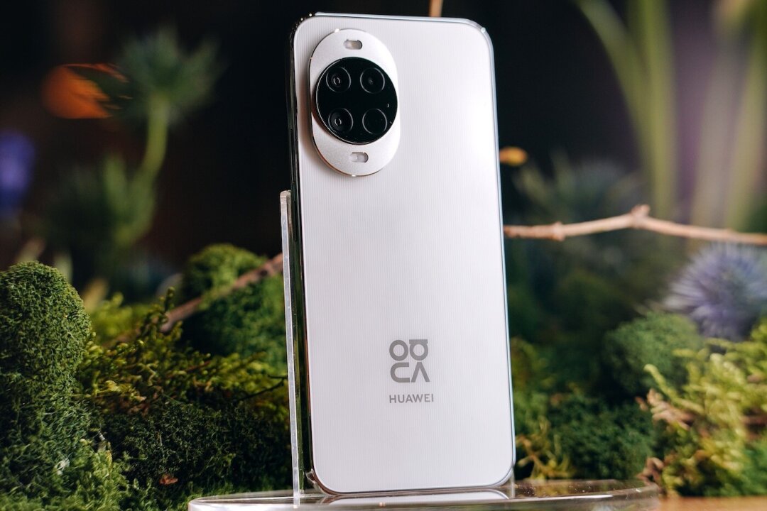 HUAWEI nova 15 оснащен объективом для ультрареалистичной съемки и двойной фронтальной камерой 50 МП для качественных портретов и селфи, которые