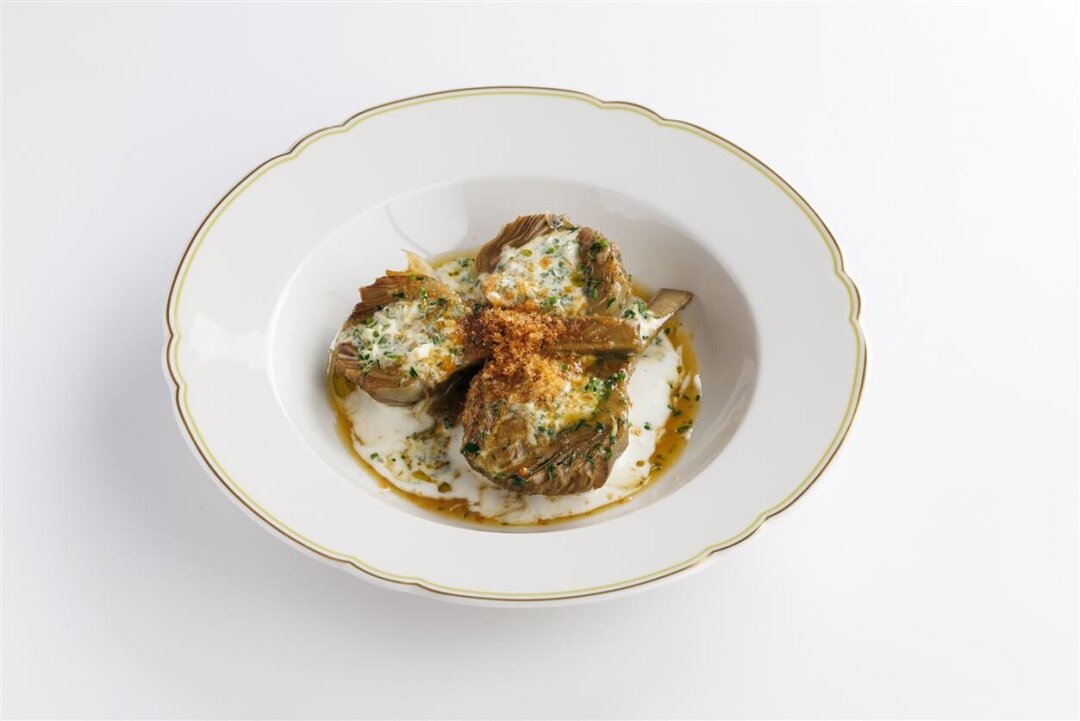 Артишоки по-римски с боттаргой, соусами грибиш и вишисуаз