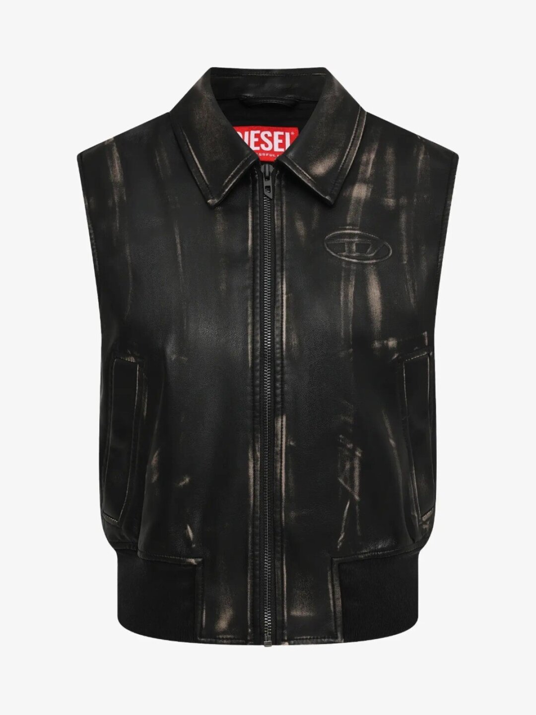 Diesel, «Кенгуру», 38 000 руб. Бунтари Diesel сочинили брутальный гибрид бомбера и байкерской жилетки (из кожи с псевдопотертостями!)