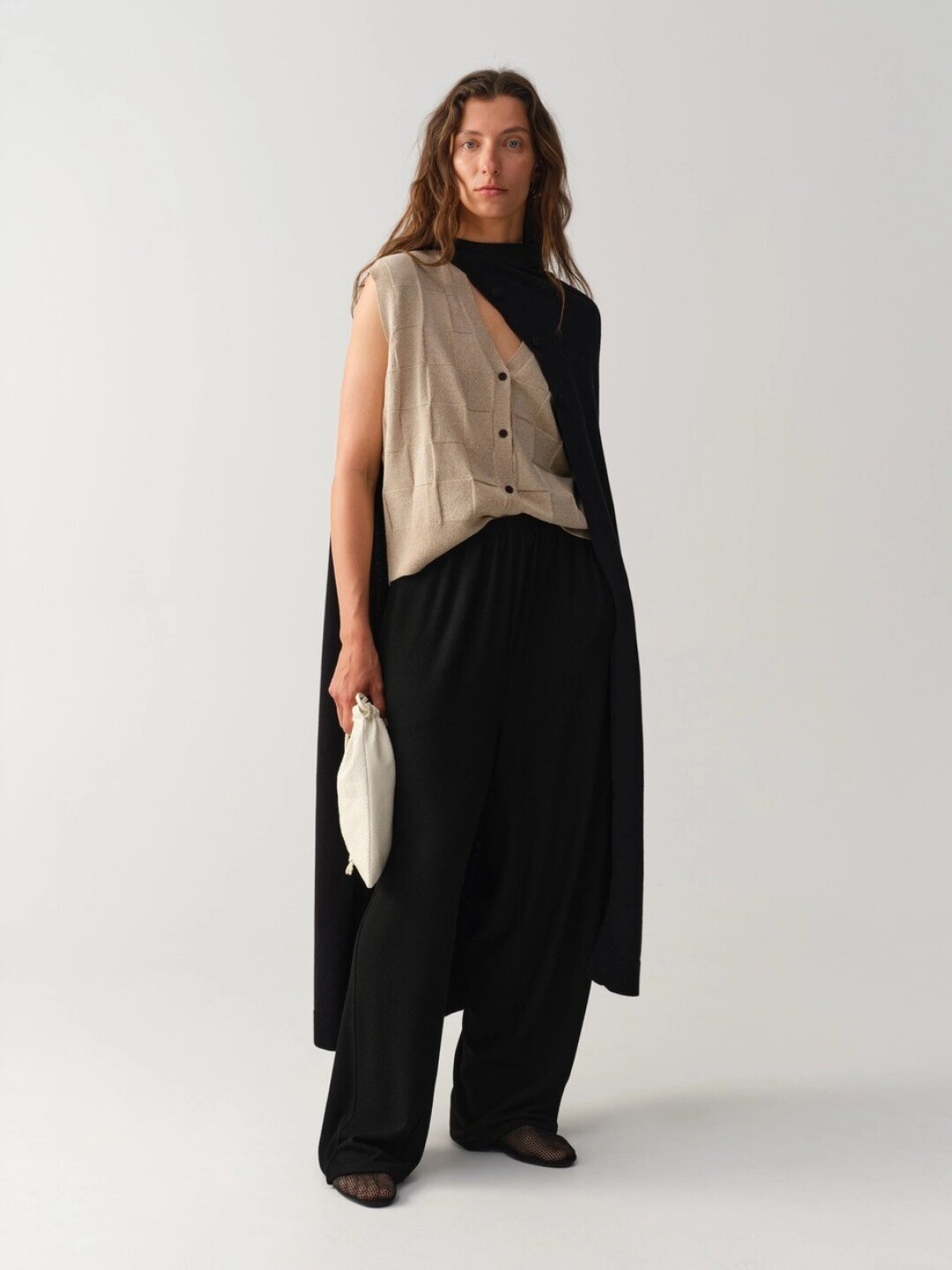 Sanchy, 17 000 руб. Наш ответ псевдоплетеным брюкам Bottega Veneta — вязаный жилет, выполненный в жаккардовой технике вязки с квадратным узором, из