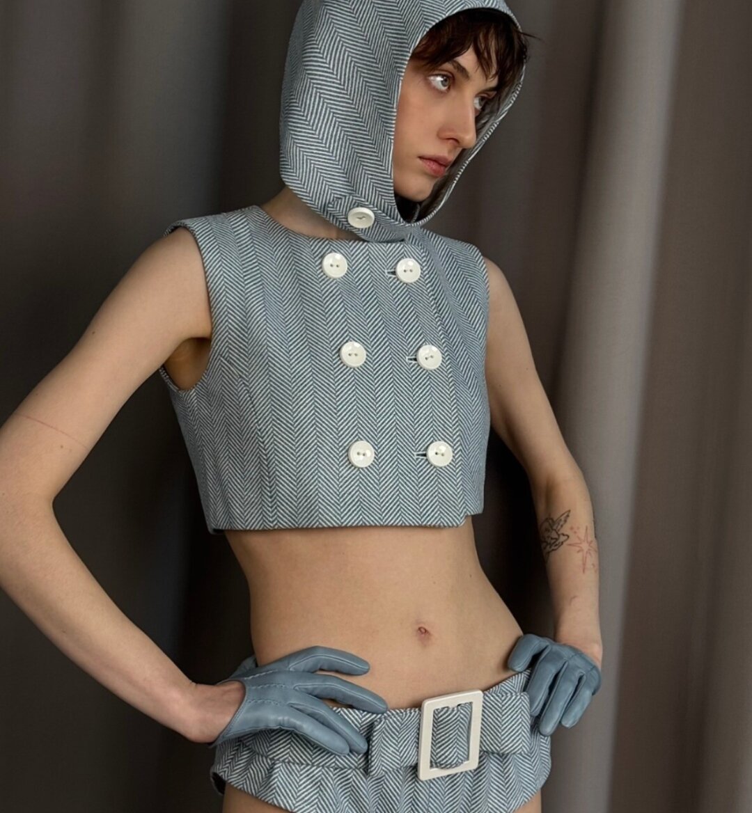 Solove, 8 500 руб. В порыве фэшн-клоунады (или по случаю сибаритского рейва под русское инди в Кабаре «Шум»!) надеваем инфантильный микро-жилет Solove