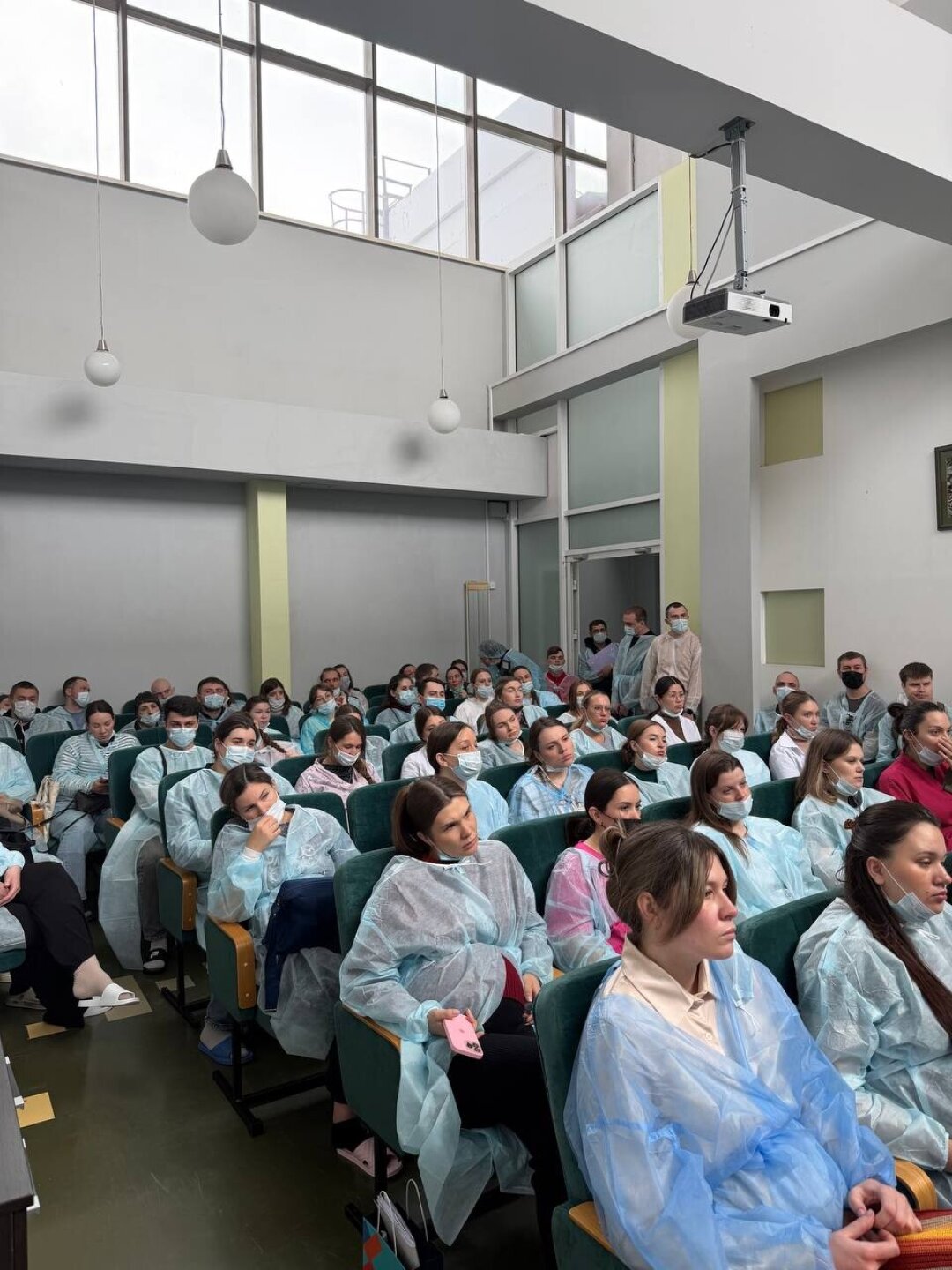 Полный зал на сессии «вопрос-ответ» с ведущими специалистами ИГПЦ