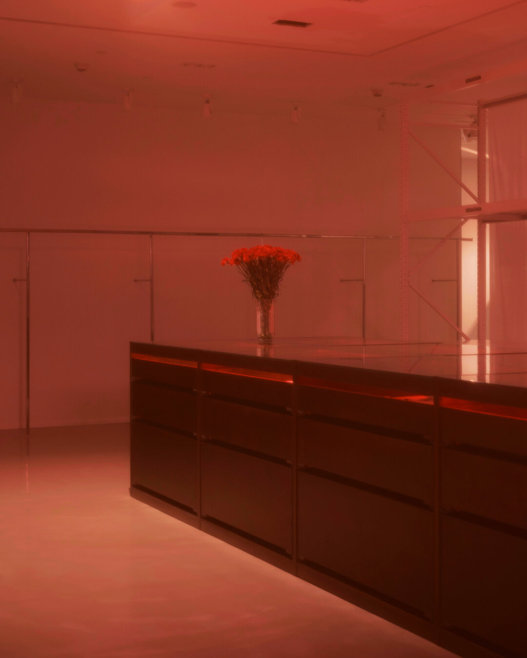 Интерьер бутика Ushatava в «Афимолле» доказывает: даже в бутике в ТЦ может и должен быть авангардный дизайн