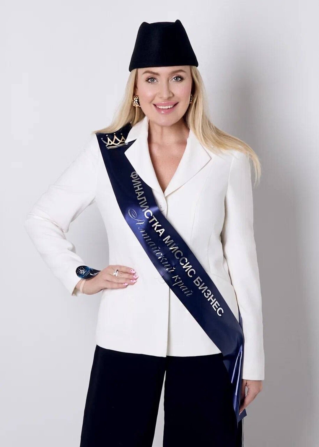 Юлия Реутова Юлия Реутова — фотограф, директор модельной школы и модель. Она дарит женщинам уверенность, воспитывает таланты и выходит на