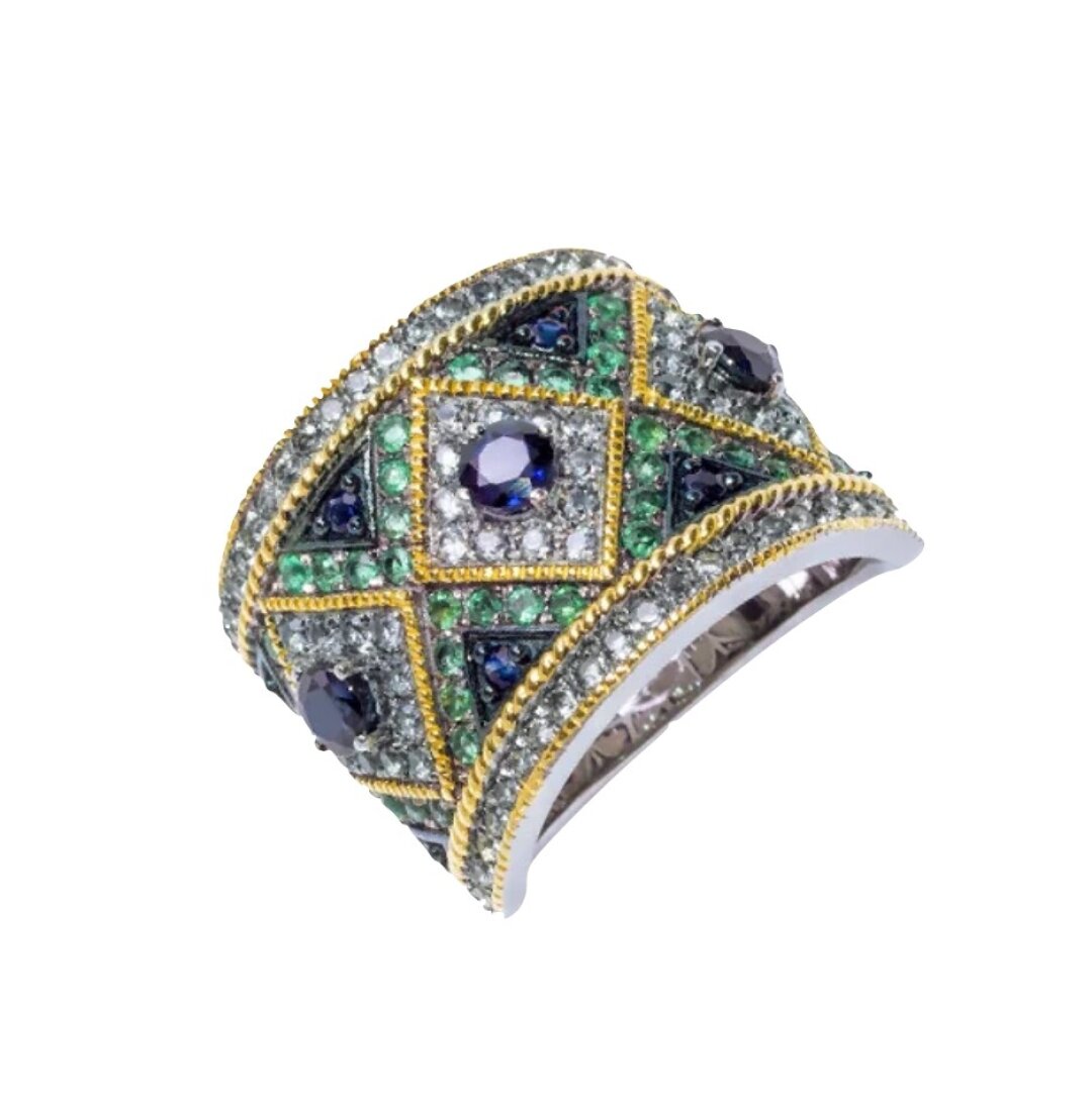 Style Avenue, 122 100 руб. На волне востокомании в придачу к кафтанам Valentino и шароварам Altuzarra примеряем ориенталистское кольцо «Византия» из