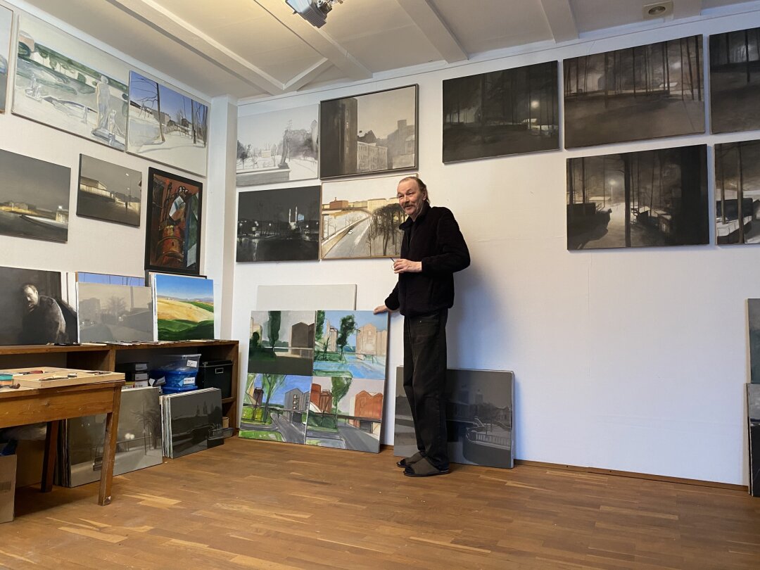 Владимир Шинкарев в своей мастерской