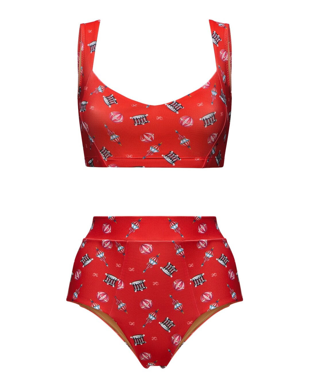 Ulyana Sergeenko, 85 000 руб. Ульяна Сергеенко не изменяет собственным фэшн-кодам и продолжает гнуть ретро-линию. И пляжные айтемы — не исключение