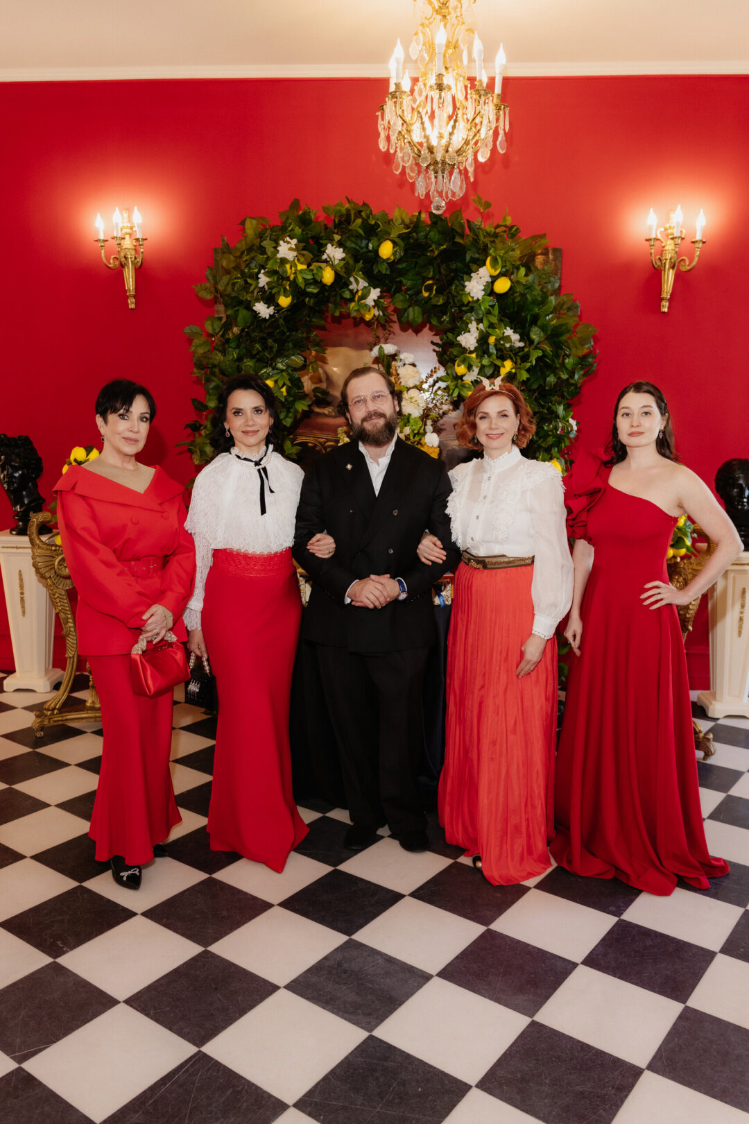 Пётр Аксёнов и команда 4Lemons (слева направо - Елена Короткова, Анна Де Кастро, Инна Матусевич, Марьям Фиткулина)