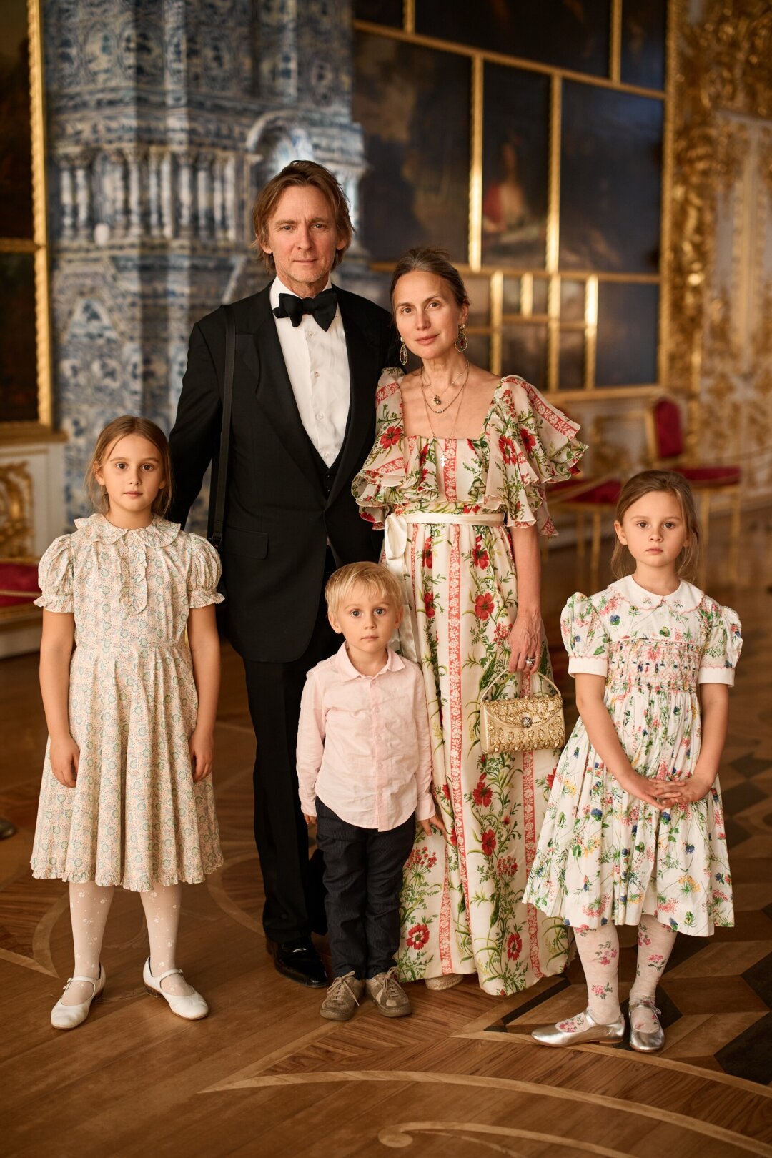 Чарльз и Ольга Томпсон с детьми