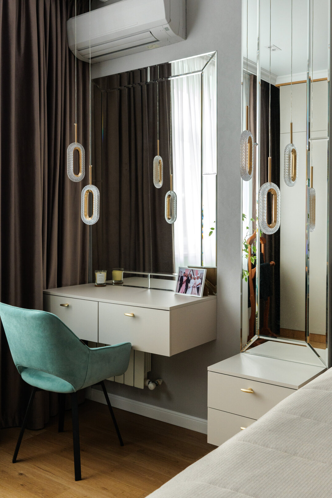 Подвесная и прикроватная тумбы из ЛДСП