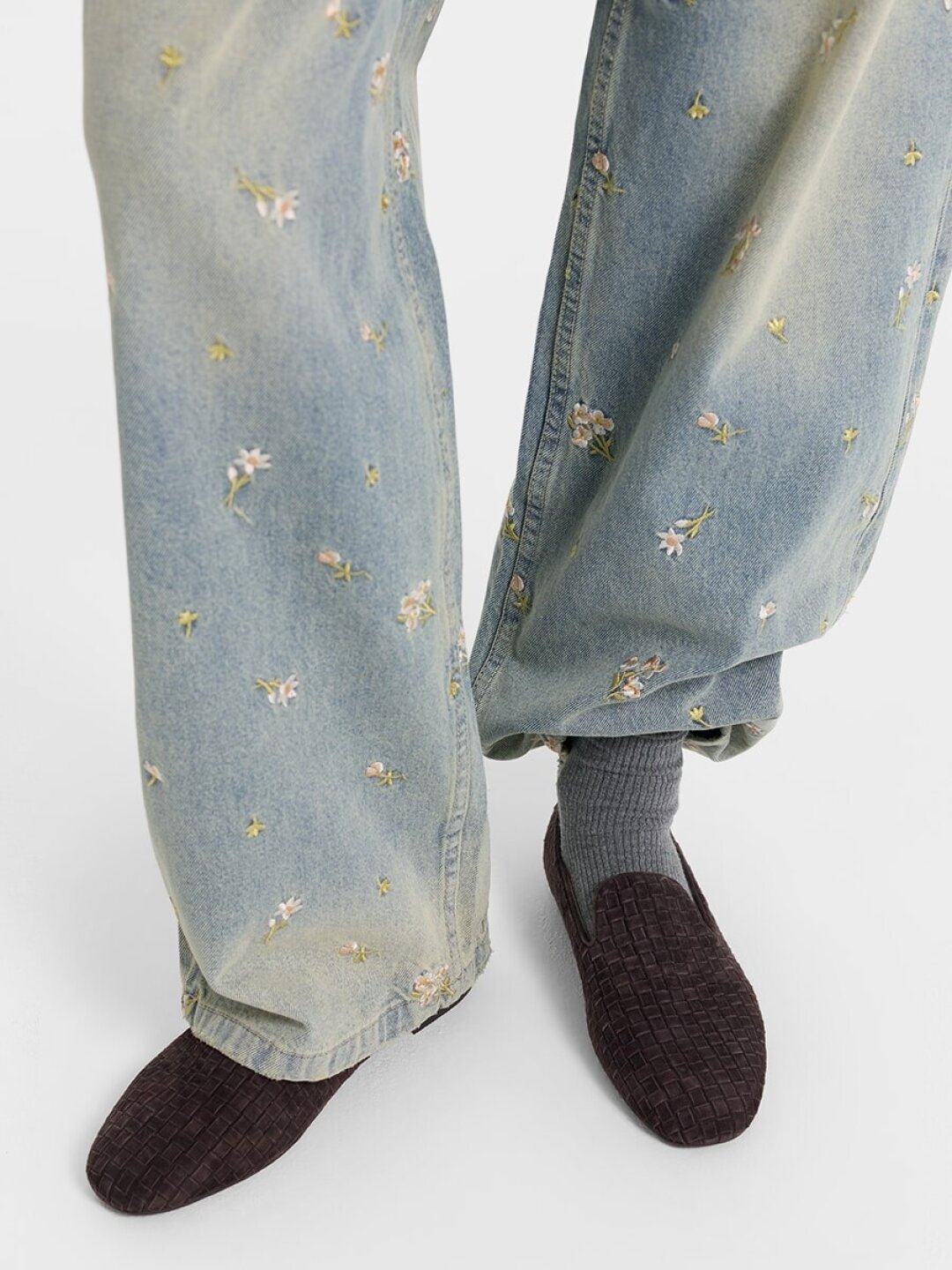 Love Republic, 14 999 руб. Наш ответ легендарному плетению Intrecciato авторства Bottega Veneta — лоферы-плетенки из натуральной замши Love Republic