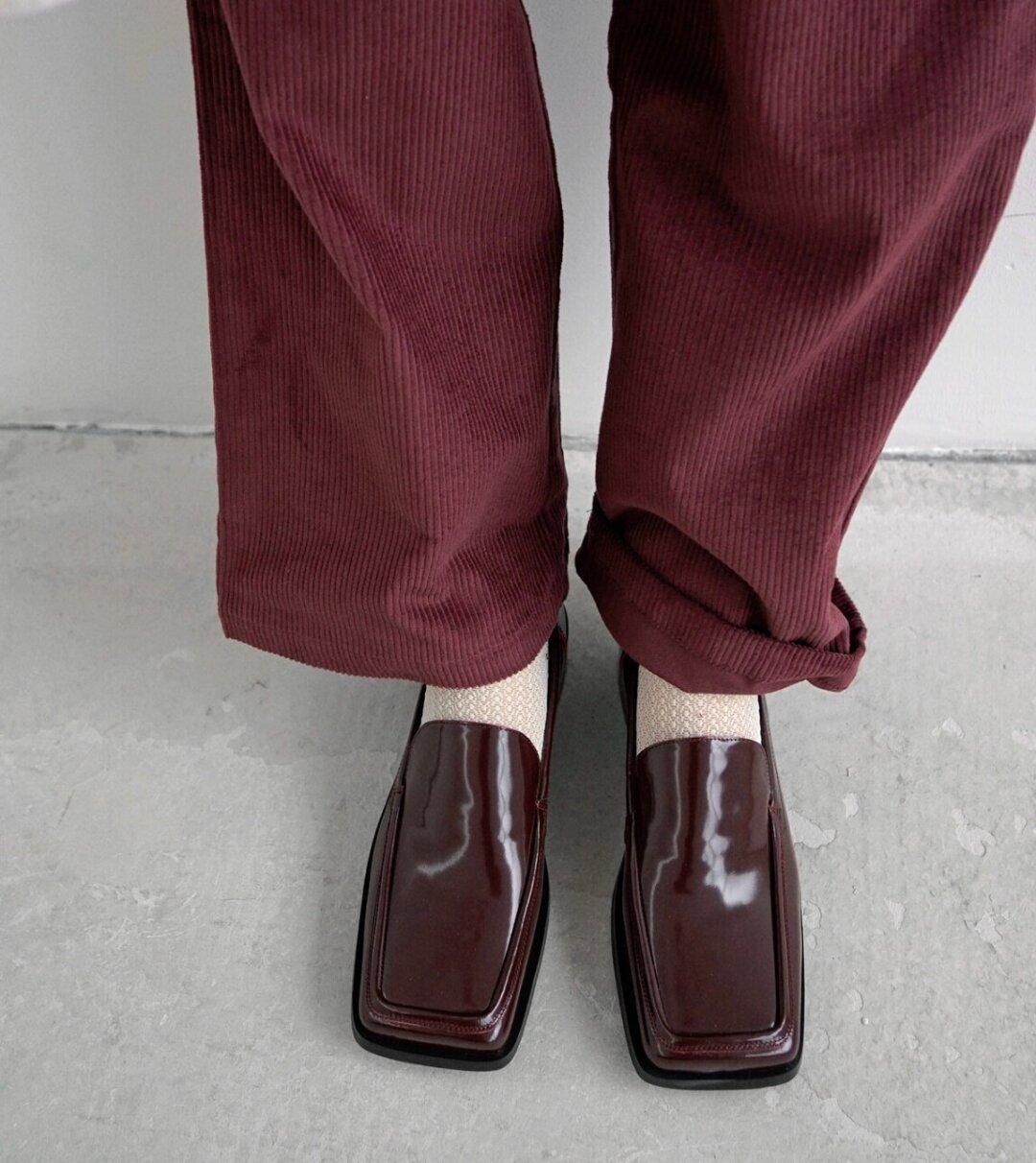 Lalou, 11 950 руб. Экстремально квадратный мыс — тренд с подиумов Chanel, Acne Studios и Mugler, который успели подхватить локальные обувщики Lalou и