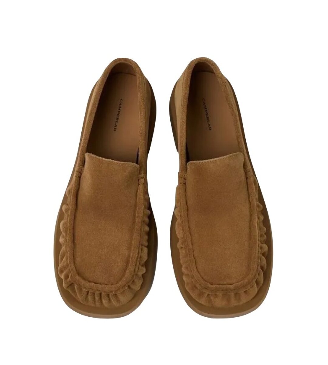 Camperlab, «У Красного моста», 38 900 руб. Анатомический мыс (читай: идеально повторяющий естественную форму стопу) — это не только дико удобно, но