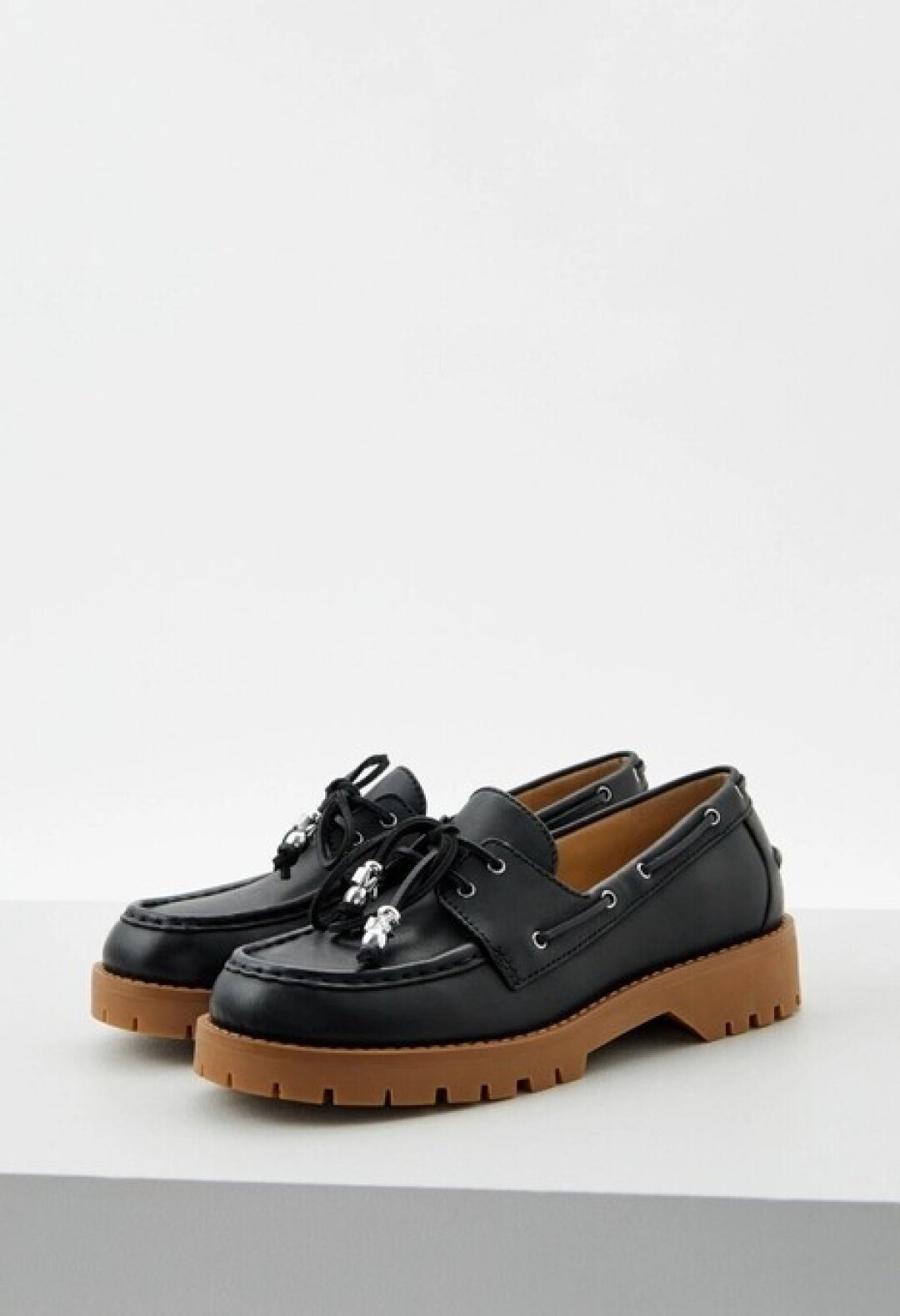 Michael Kors, BNS club, 25 400 руб. Гибриды лоферов и трендовых топсайдеров выпустили в Michael Kors (в них покорять хоть моря, хоть дедлайны!)