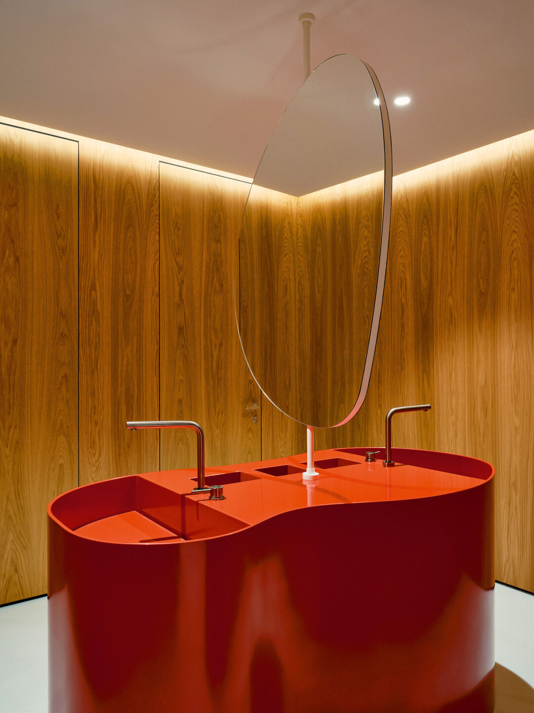 Вся мебель для салона красоты «Бизу» выполнена на заказ в ателье cube x