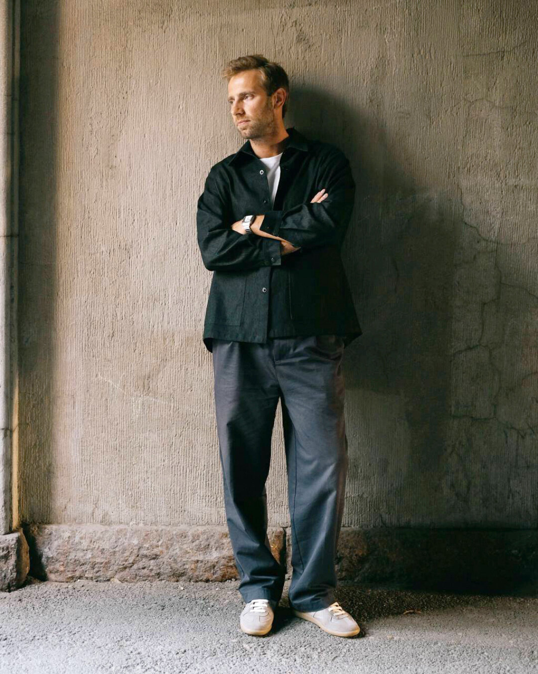 Основатель мастерской Игорь Осовский начинал с застройки выставок, а теперь делает bespoke-мебель для Новой Голландии и отеля Wawelberg