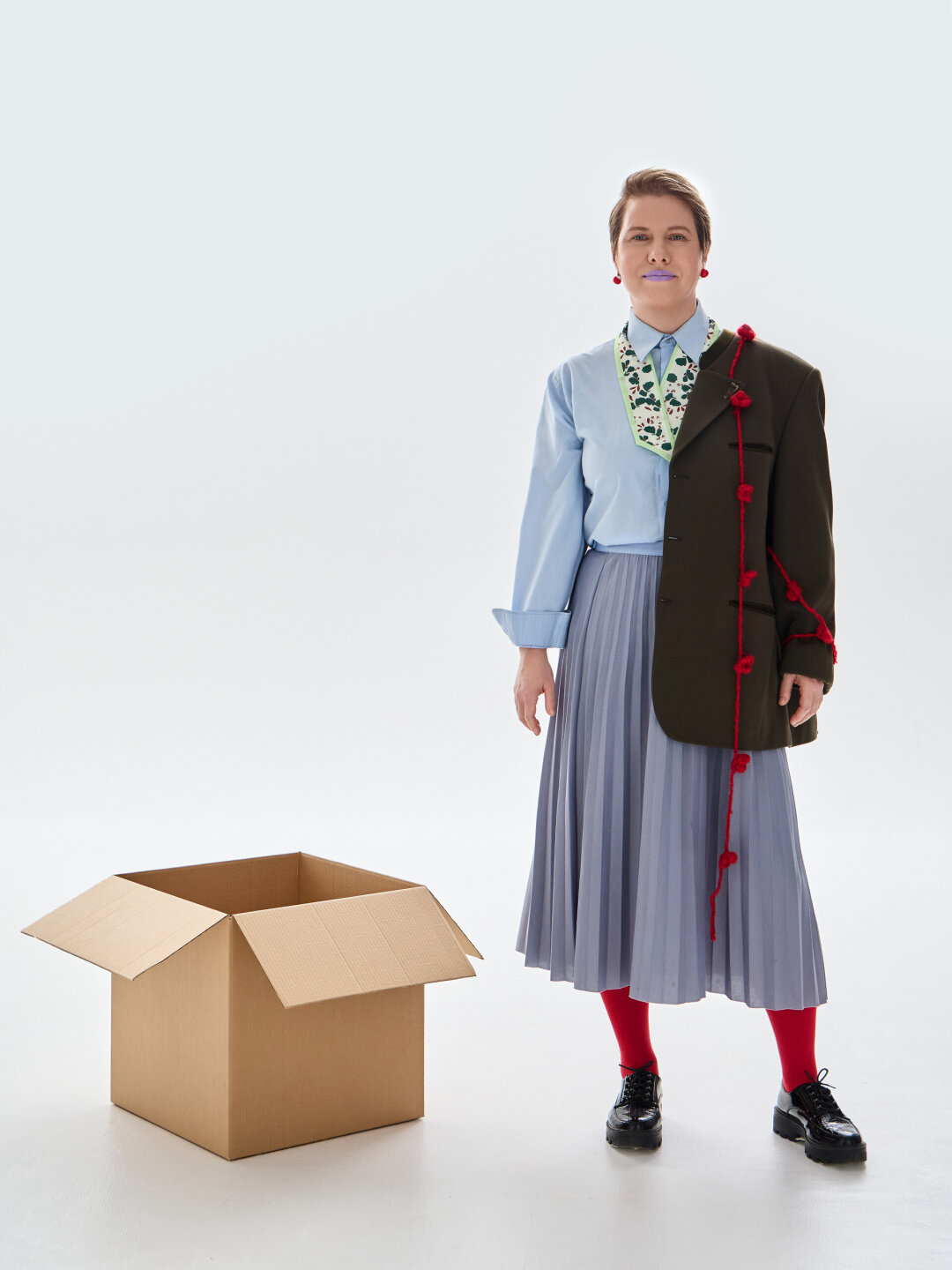 Медиатор в суперпозиции кота Шредингера – потому что иногда объяснить искусство сложнее, чем квантовую механику! Ради наших арт-фэшн-экспериментов