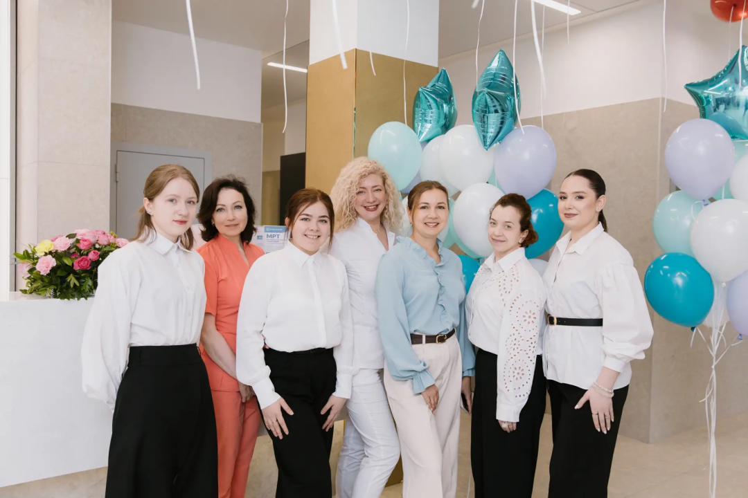 Часть команды новой клиники: Ольга Мартынова, Анна Дерябина, Ирина Павлычева, Наталья Кособринова, Мария Борунова, Марианна Сотникова, Евгения