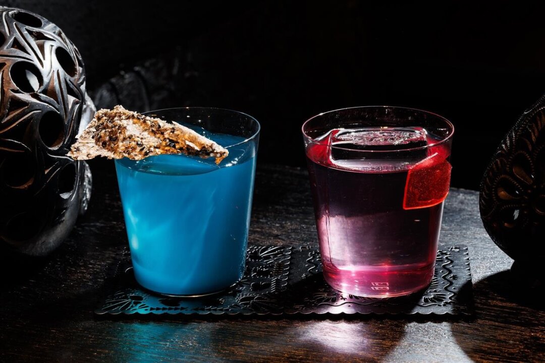 Тематические коктейли от бара El Copitas: «Спектр синего шума» и «Танец кобольда»
