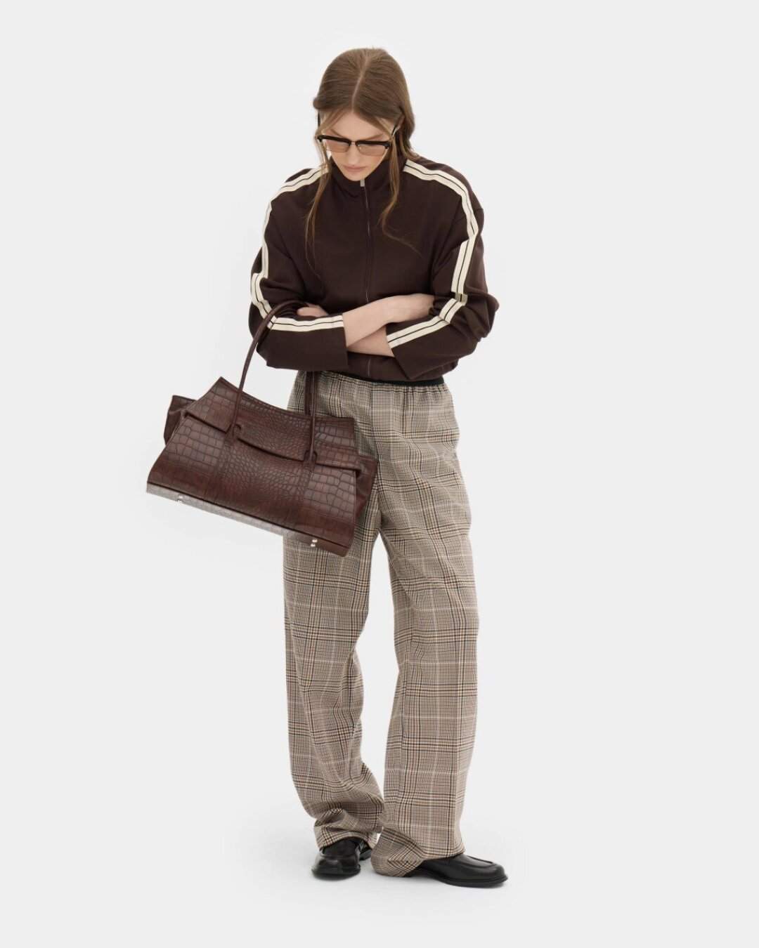 Arny Praht, 18 500 руб. Ни один крокодил не пострадал: петербургские спецы по экокоже Arny Praht взяли трендовую выделку с подиумов Khaite, Bottega