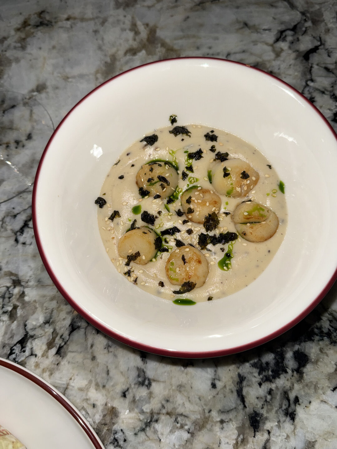 Гребешки с шиитаке и кунжутным соусом