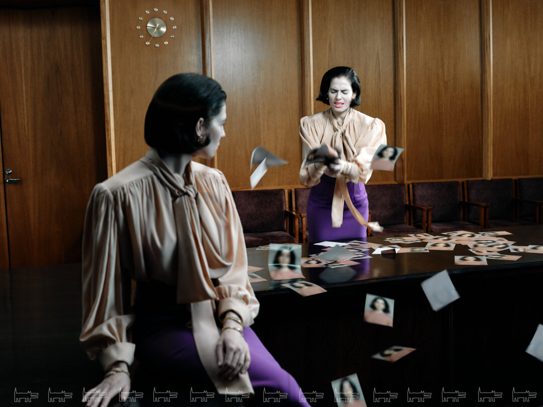 На Юлии: браслеты и серьги FERRIFIRENZE (Mercury.ru), блуза CHLOE, юбка DOLCE & GABBANA (все — TSUM.ru/ДЛТ)