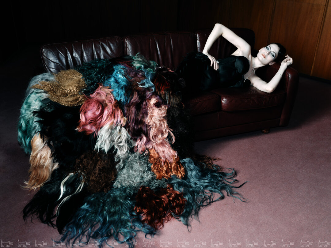 На Юлии: колье CASATO, кольцо YEPREM, браслет KAVANT & SHARART (все — Mercury.ru), платье MIGMOON × ABRAMOVICH