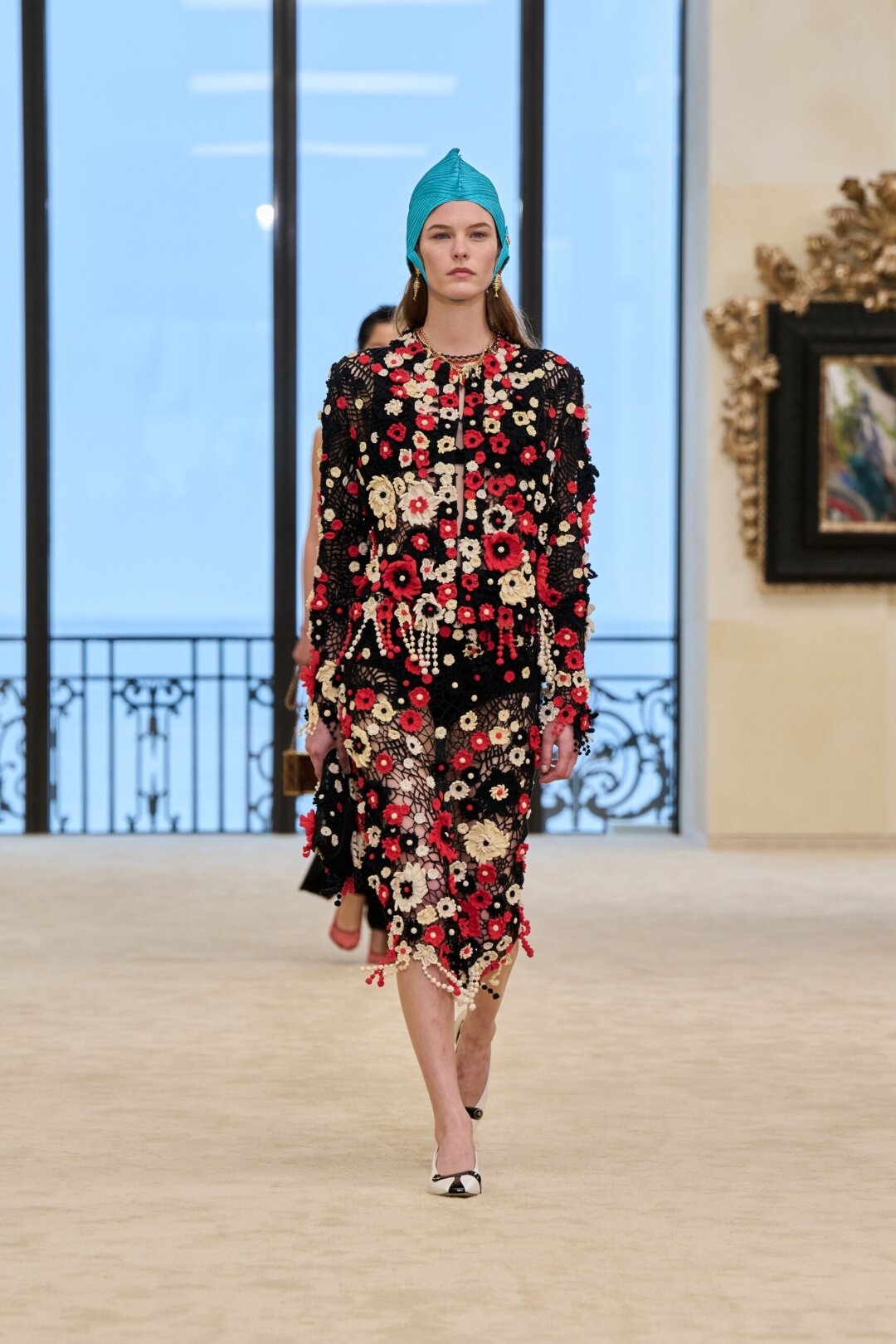 Купальная шапочку-плавник, или сказ о том, как Матье Блази переизобрел буденовку