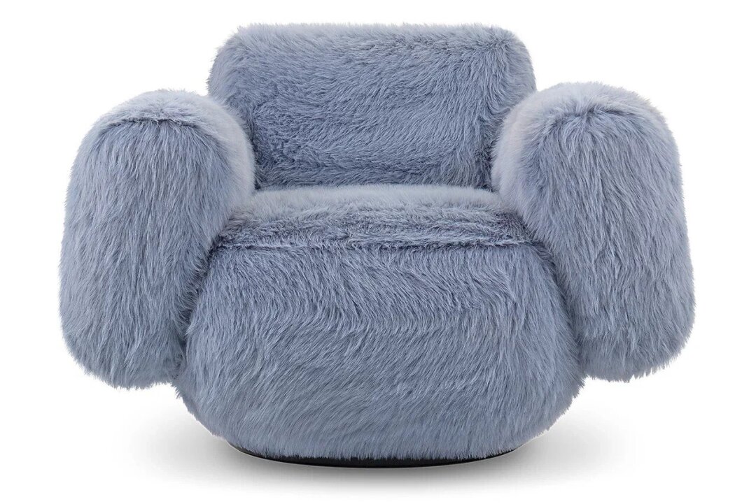 Кресло divan.ru × Dima Loginoff, 59 990 руб. Радуем соматосенсорную кору мозга (отвечает за тактильность), сидя в кресле с монохромным пушистым мехом