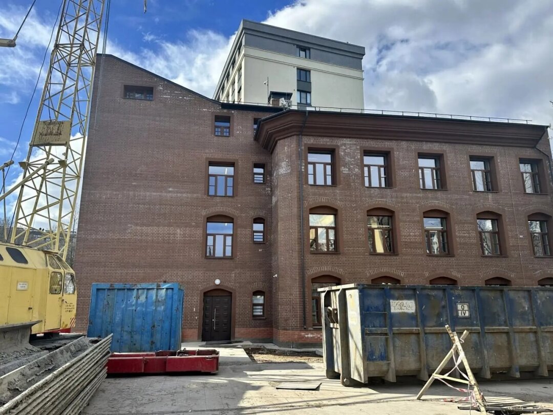 Восстановленное здание.