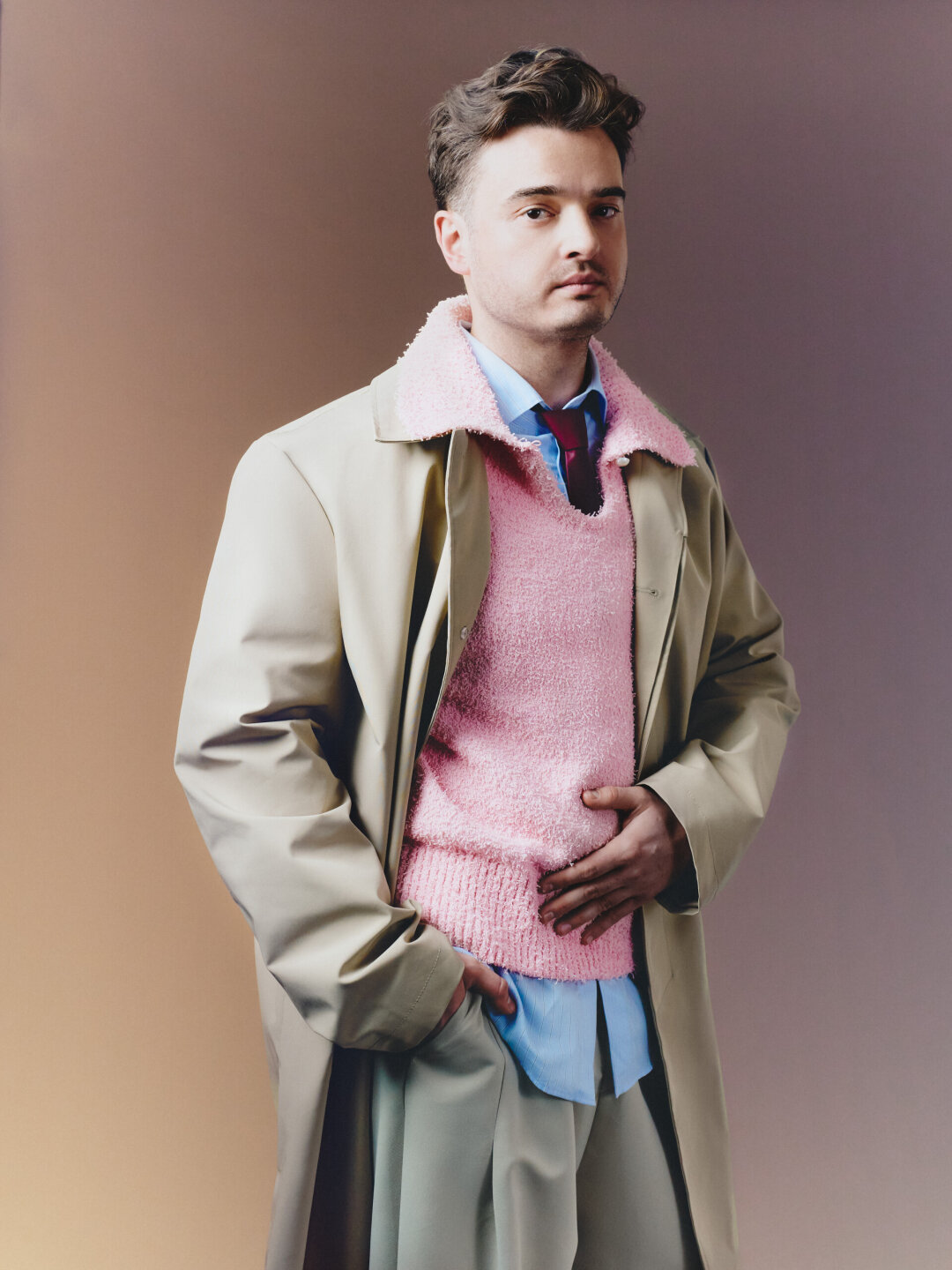 Тренч PAVEL YEROKIN, свитер F.G.Z., рубашка MADEMEN, галстук TOPTOP, брюки ENDY KOCH, туфли TG COLLECTION