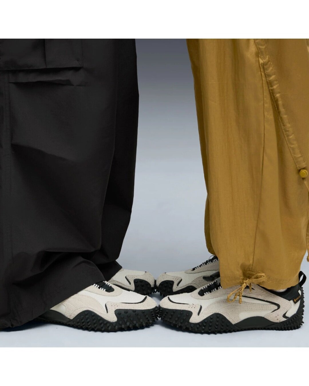 Puma, Studio Slow, 21 990 руб. Чудаковатые Puma Mostro появились на свет в 1999 году как микс гоночных шипованных подошв 1960-х и серферской обуви