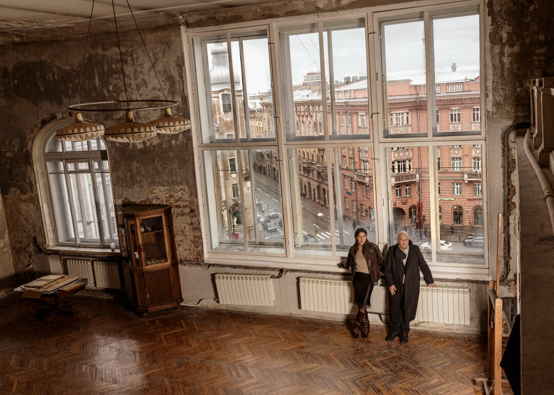 Лев Лурье и Мария Элькина сфотографированы в мастерской академика живописи и хранителя картинной галереи Эрмитажа Эрнеста Карловича фон Липгарта