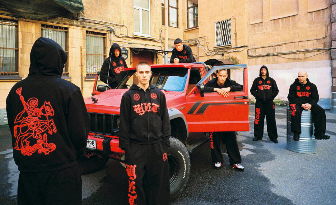 Вике Салават приготовиться: дримтим Рязанцева бросает вызов Rick Owens и Enfants Riches Déprimés и выпускает свой готик-дроп с мрачными худи