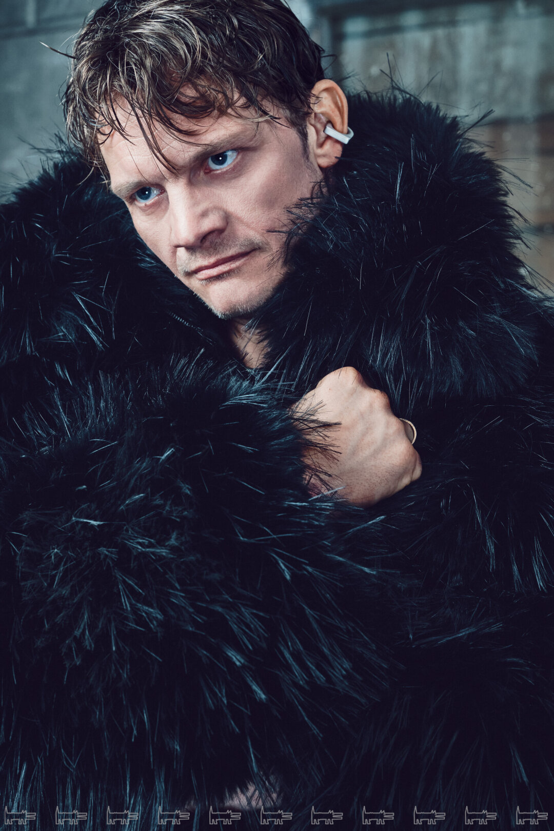 На Евгении: шуба RAW STORAGE, кафф RICK OWENS (Poison Drop)