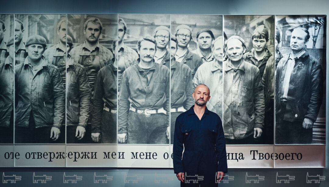 Коллекционер Денис Химиляйне вписался в работу концептуалиста Владимира Куприянова «Не отвержи мене отъ лица Твоего» (2011)