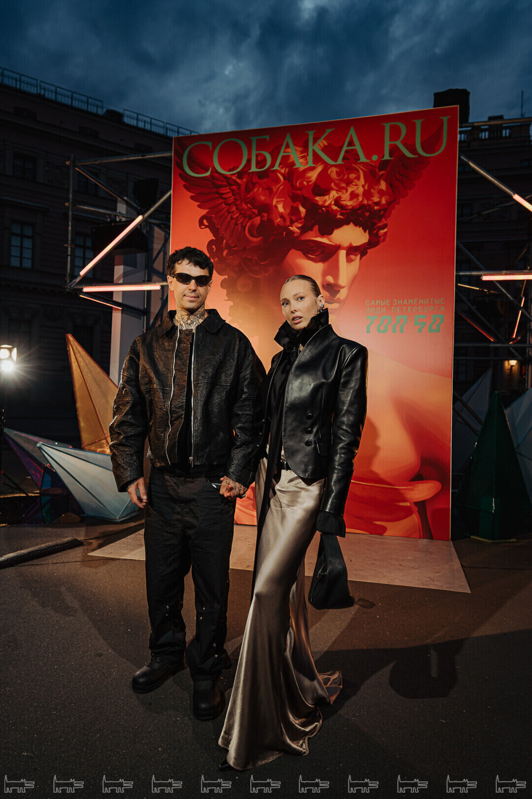 На Матвее: очки OAKLEY, кожаная куртка ARNODEFRANCE, брюки BRULER D'AMOUR, ботинки ROA На Кате: юбка, рубашка и пиджак SAINT-TOKYO, сумка BY FAR