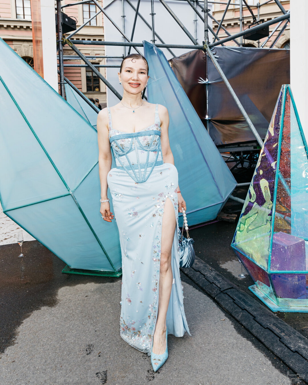 На Лене: платье POLLY (Let's Go Dress), апсайкл-корсет INDIVIZUAL, кастомные туфли RXB SHOES, украшения FELIKSOV DIAMONDS («бриллианты, бриллианты!»)