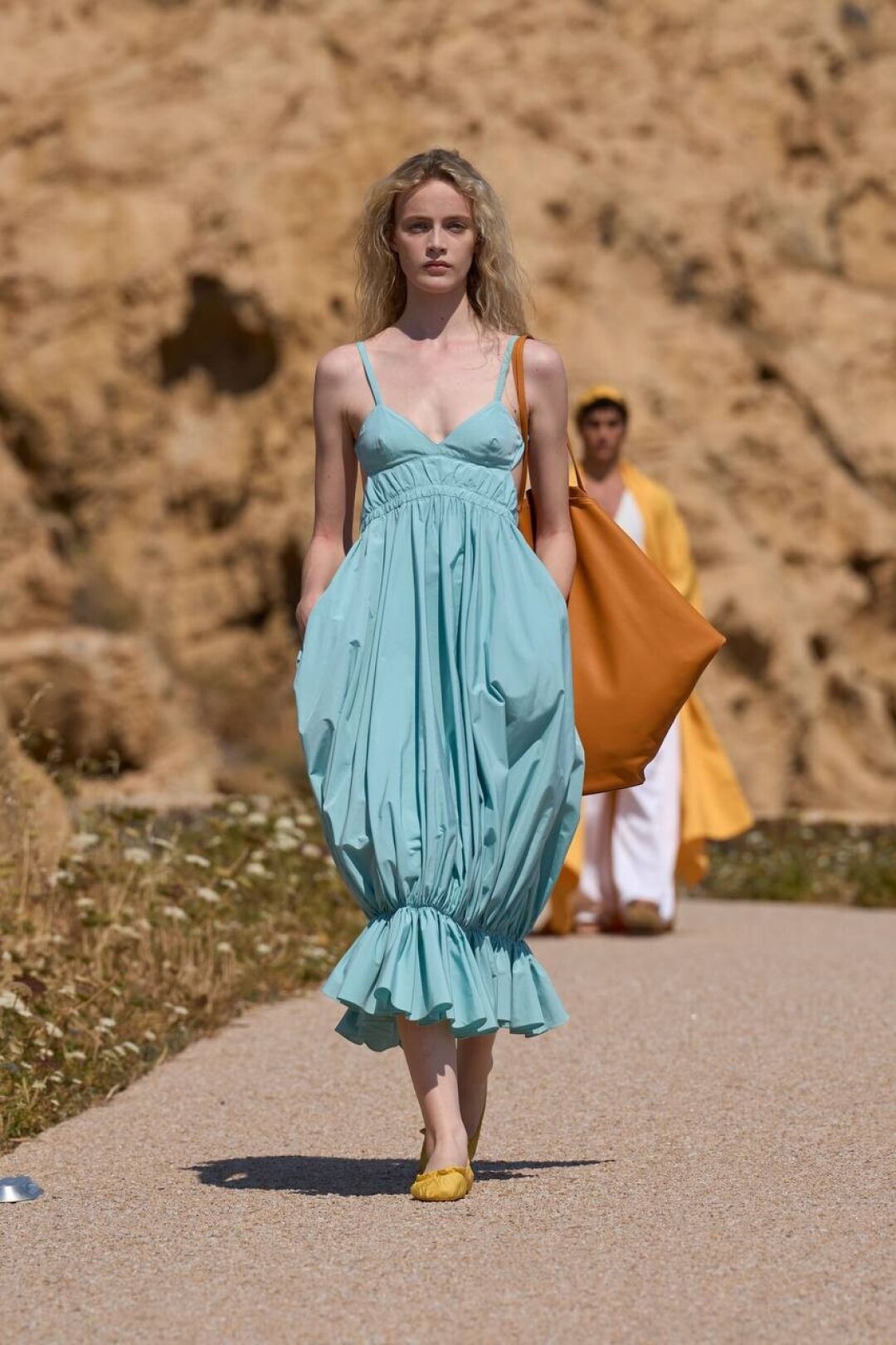 Aqua blue — цвет этого лета (и судя по коллекции Jacquemus, и следующего!)