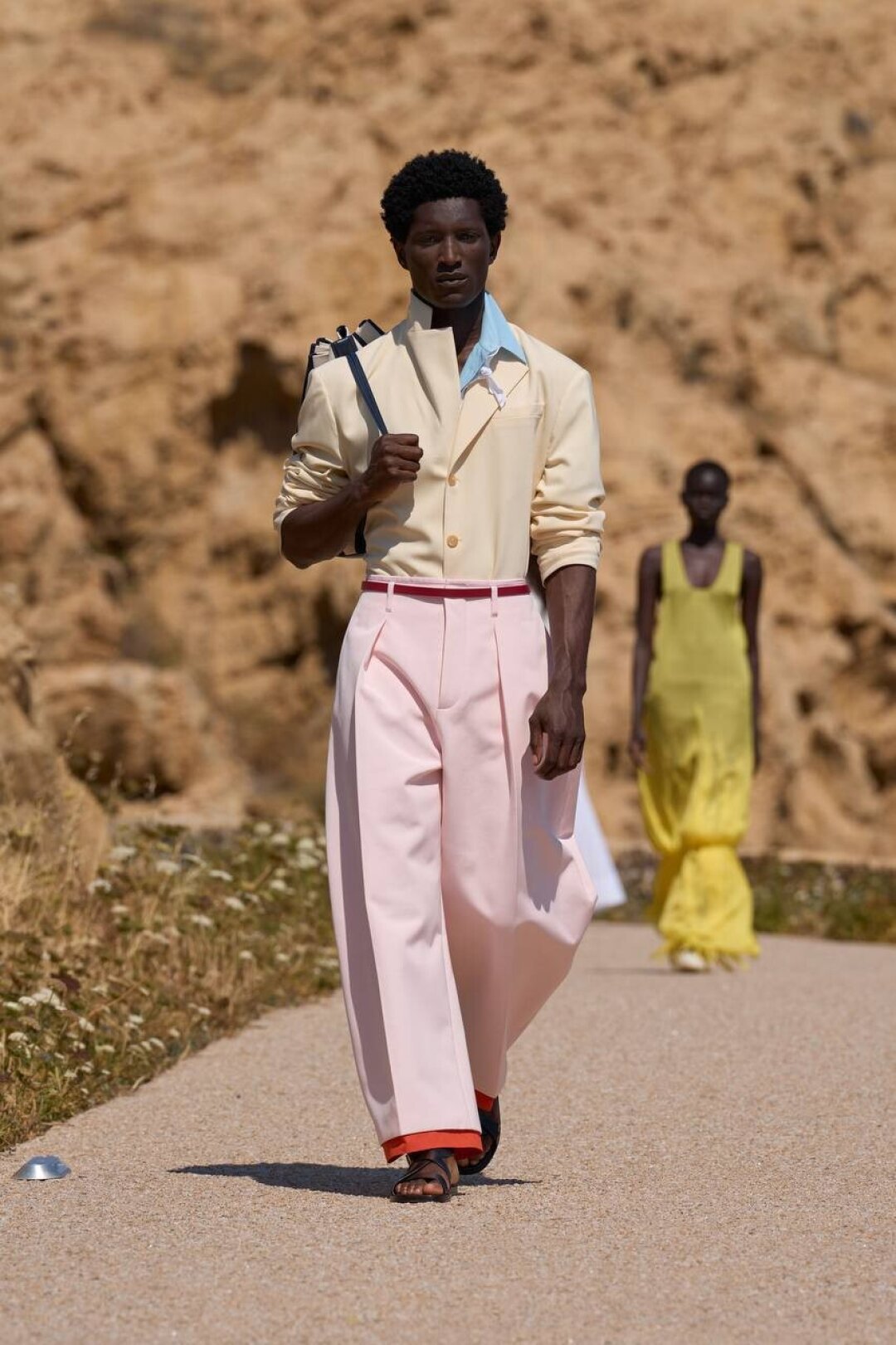 Худрук Jacquemus дает мастер-класс по пастельному колорблоку (это вау!)